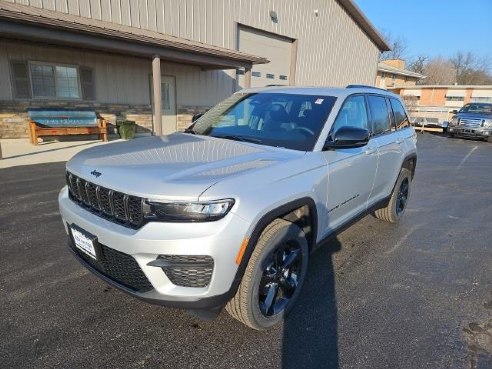 2024 Jeep Grand Cherokee Laredo Silver, Dixon, IL