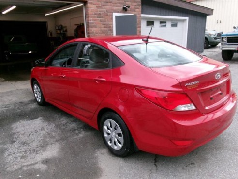 2016 Hyundai Accent SE 4dr Sedan 6A Red, East Barre, VT