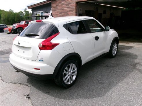 2014 Nissan JUKE SV 4dr Crossover 6M White, East Barre, VT