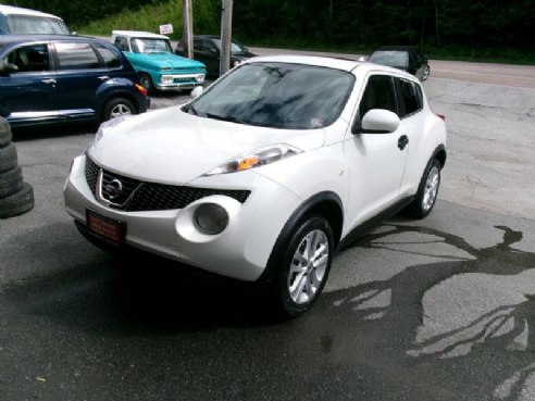 2014 Nissan JUKE SV 4dr Crossover 6M White, East Barre, VT