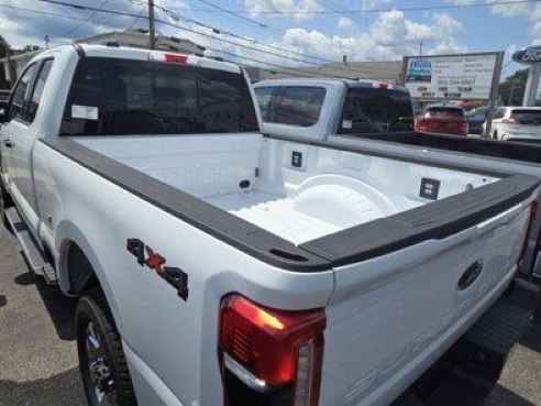 2024 Ford Super Duty F-350 SRW LARIAT Oxford White, Newport, VT