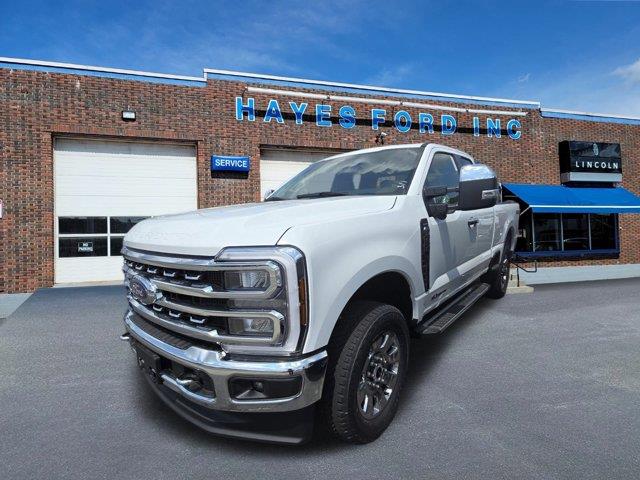 2024 Ford Super Duty F-350 SRW LARIAT Oxford White, Newport, VT