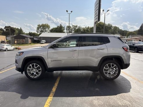 2024 Jeep Compass Latitude Lux Silver, Dixon, IL