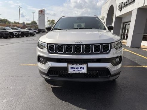 2024 Jeep Compass Latitude Lux Silver, Dixon, IL