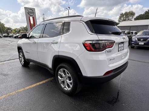 2024 Jeep Compass Latitude White, Dixon, IL