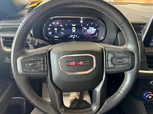 2023 GMC Yukon AT4 White, Plymouth, WI