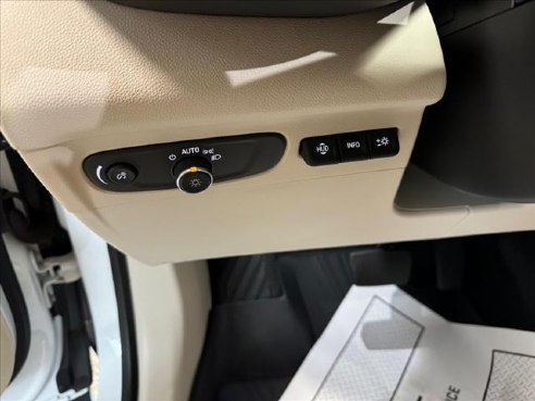 2022 Buick Envision Avenir White, Plymouth, WI