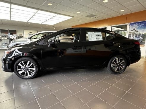 2024 Nissan Versa 1.6 SV Black, Dixon, IL