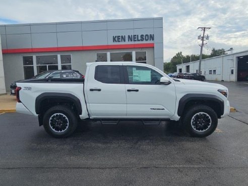 2024 Toyota Tacoma TRD Off-Road White, Dixon, IL