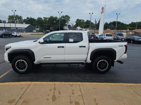 2024 Toyota Tacoma TRD Off-Road White, Dixon, IL