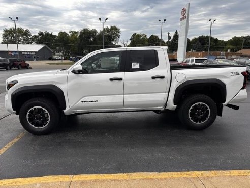 2024 Toyota Tacoma TRD Off-Road White, Dixon, IL