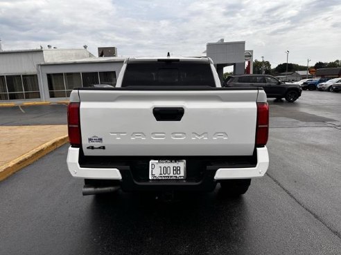 2024 Toyota Tacoma TRD Off-Road White, Dixon, IL