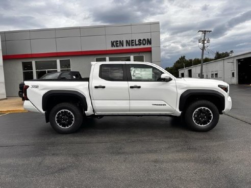 2024 Toyota Tacoma TRD Off-Road White, Dixon, IL