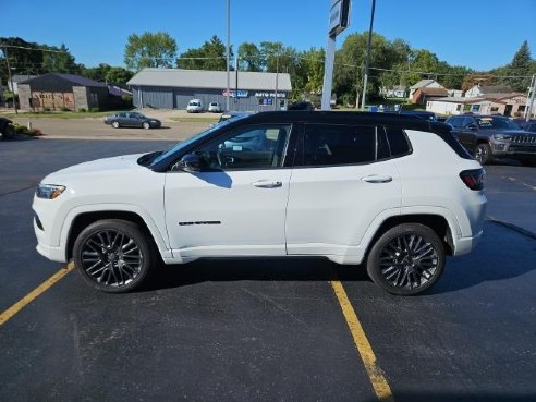 2022 Jeep Compass High Altitude White, Dixon, IL