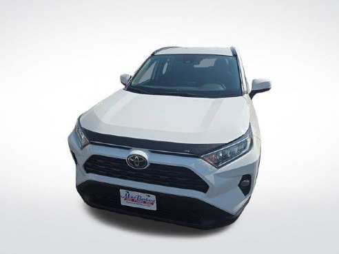 2020 Toyota RAV4 XLE Super White, Plymouth, WI