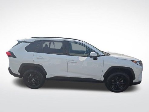 2020 Toyota RAV4 XLE Super White, Plymouth, WI