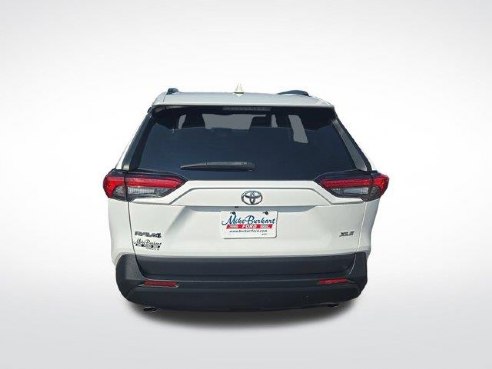 2020 Toyota RAV4 XLE Super White, Plymouth, WI