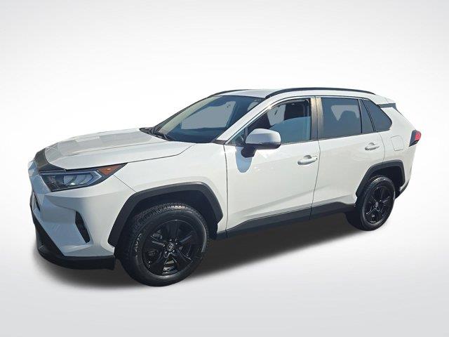 2020 Toyota RAV4 XLE Super White, Plymouth, WI