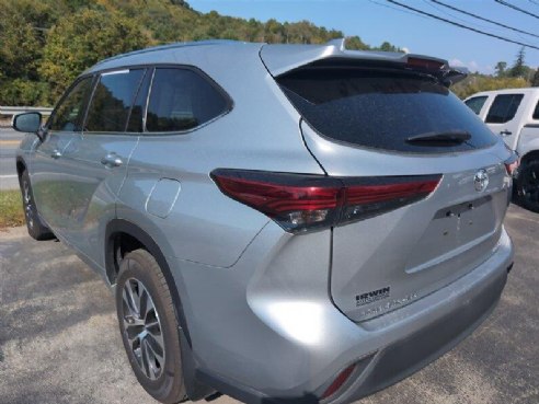 2021 Toyota Highlander XLE Celestial Silver Metallic, Saint Johnsbury, VT