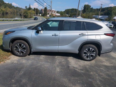 2021 Toyota Highlander XLE Celestial Silver Metallic, Saint Johnsbury, VT