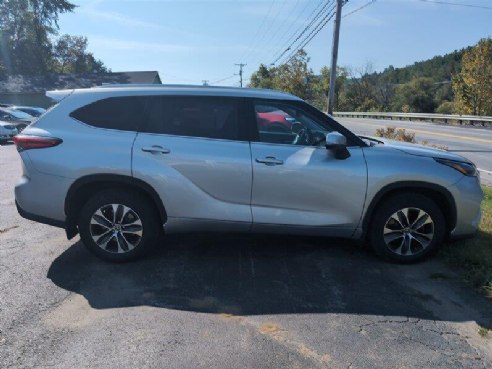 2021 Toyota Highlander XLE Celestial Silver Metallic, Saint Johnsbury, VT