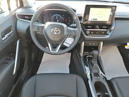 2024 Toyota Corolla Cross XLE Off-white, Dixon, IL