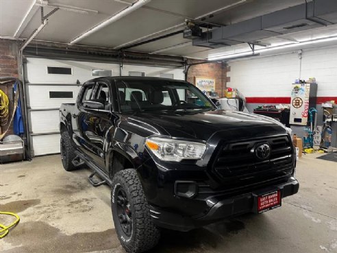 2018 Toyota Tacoma SR V6 4x4 4dr Double Cab 5.0 ft SB Black, East Barre, VT