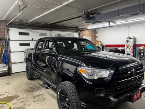 2018 Toyota Tacoma SR V6 4x4 4dr Double Cab 5.0 ft SB Black, East Barre, VT