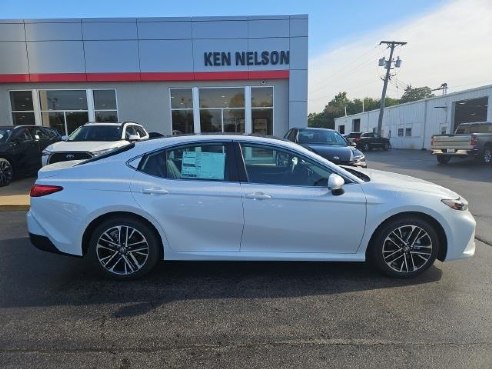 2025 Toyota Camry XLE Off-white, Dixon, IL