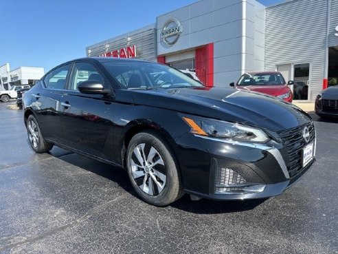 2025 Nissan Altima 2.5 S Black, Dixon, IL