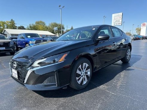 2025 Nissan Altima 2.5 S Black, Dixon, IL