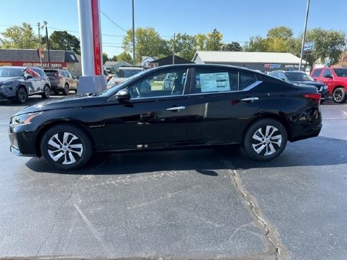 2025 Nissan Altima 2.5 S Black, Dixon, IL