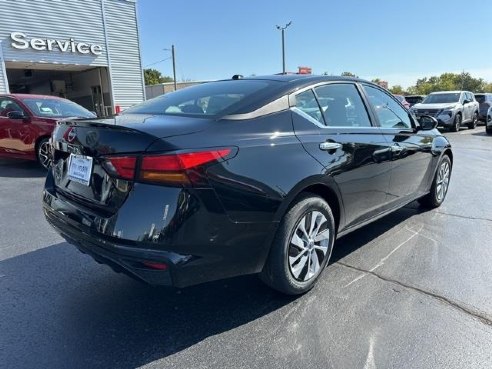 2025 Nissan Altima 2.5 S Black, Dixon, IL