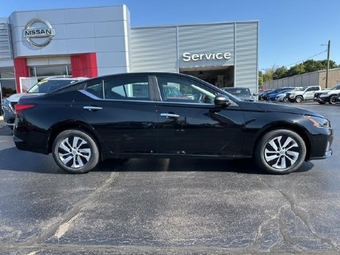 2025 Nissan Altima 2.5 S Black, Dixon, IL