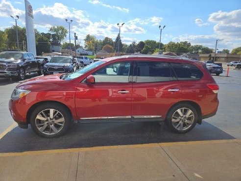 2016 Nissan Pathfinder Platinum Red, Dixon, IL