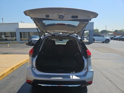 2017 Nissan Rogue SV Silver, Dixon, IL